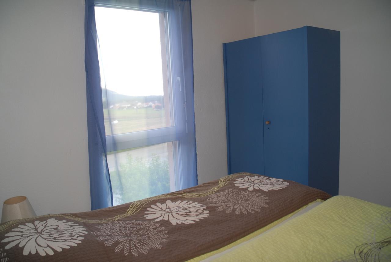 Les Geneveys-sur-Coffrane Appartment Aux Lilas מראה חיצוני תמונה